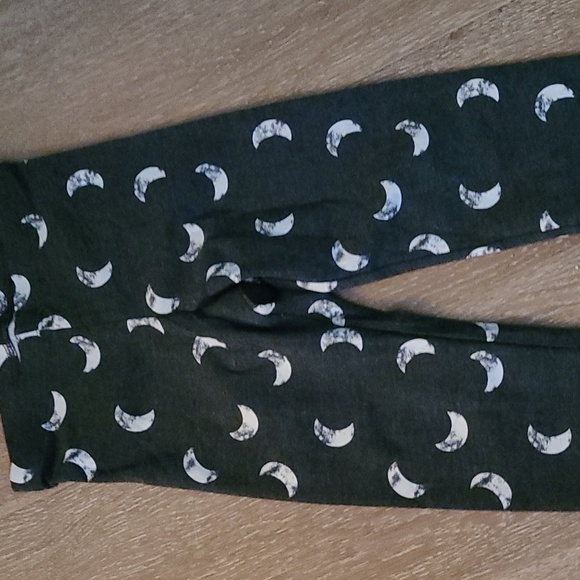NWT Old Navy Dark Gray with white moons leggings - Picture 2 of 3